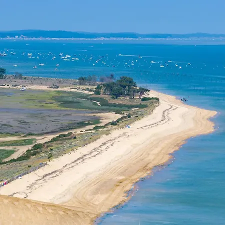 Vila Cap A L'ouest 44h 50 M De La *